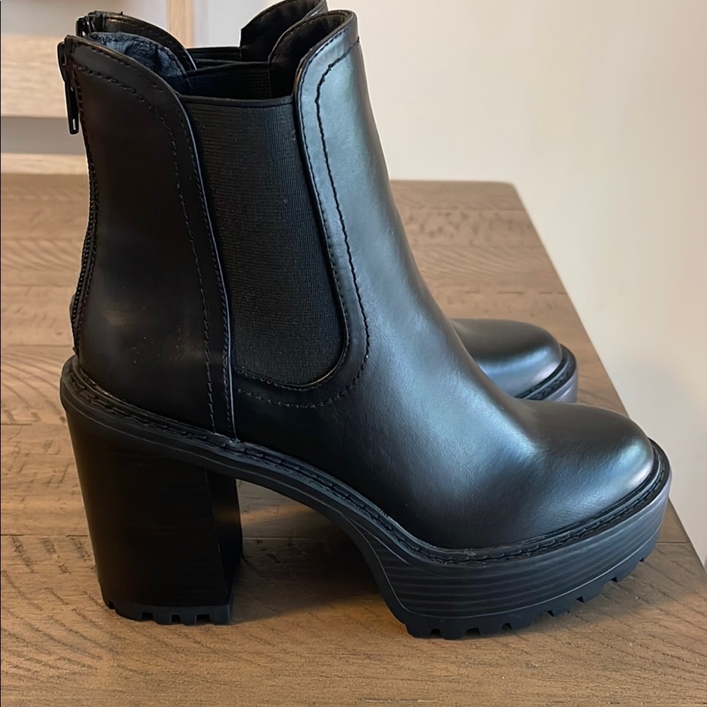 Women's Black Ankle Boots - Picture 2 of 5
